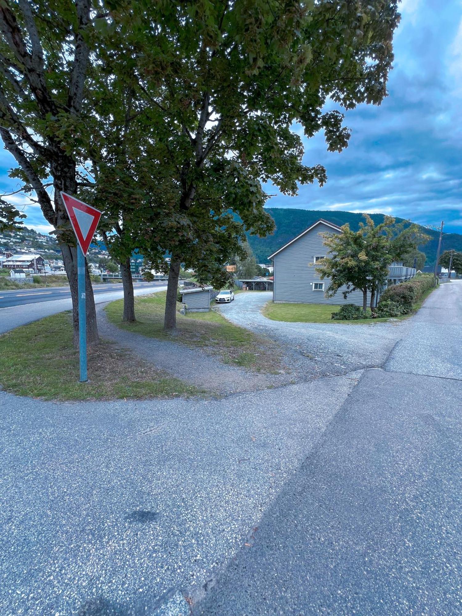 Hotel Privat Rom I Leilighet Sogndal Exterior foto